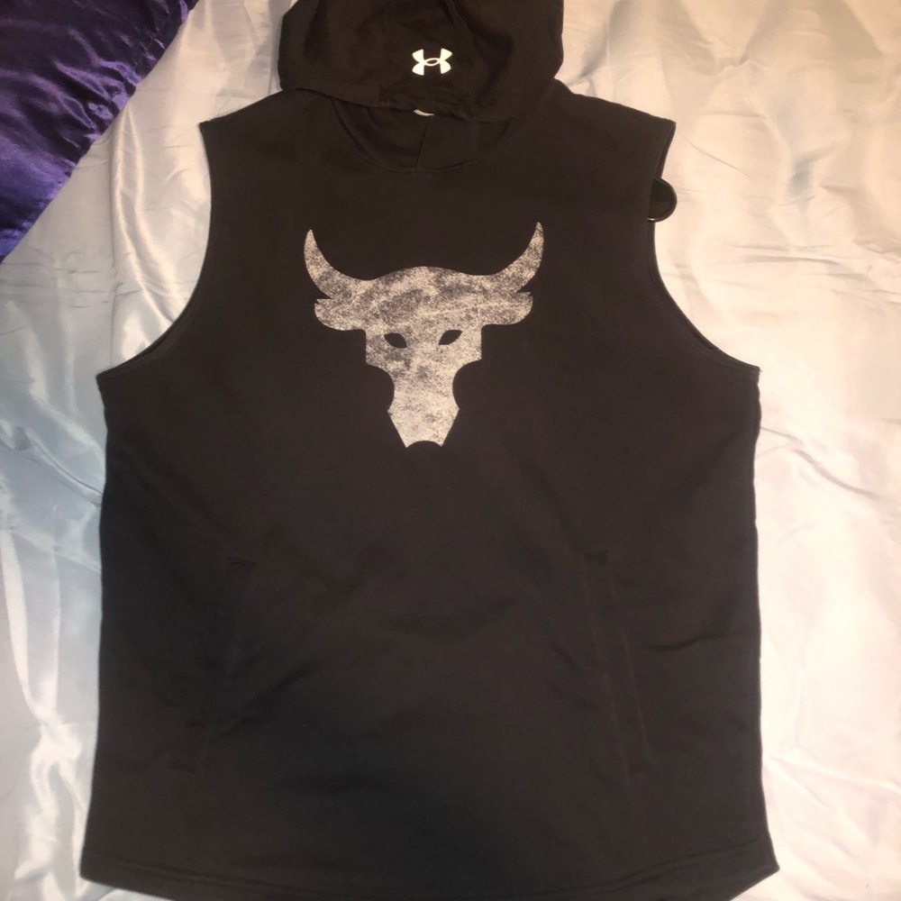 UNDER ARMOUR - SZ LARGE - BLACK PROJECT ROCK SLEEVELESS HOODIE
